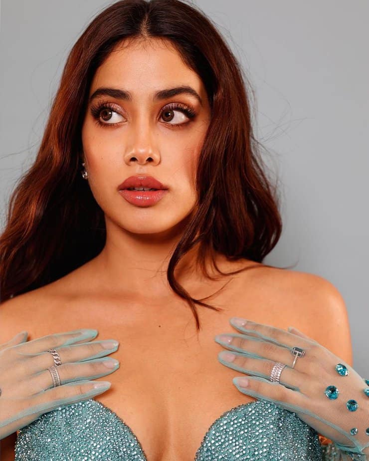 janhvi kapoor - updatenews360