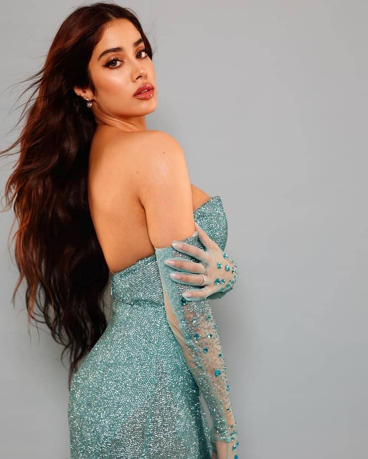 janhvi kapoor - updatenews360