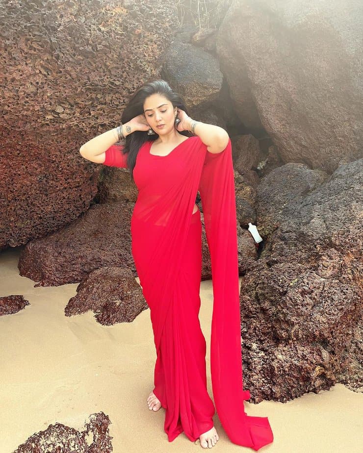 sreemukhi - updatenews360.jpg 2