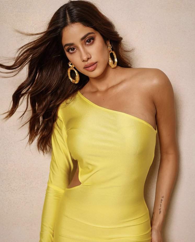 janhvi kapoor - updatenews360