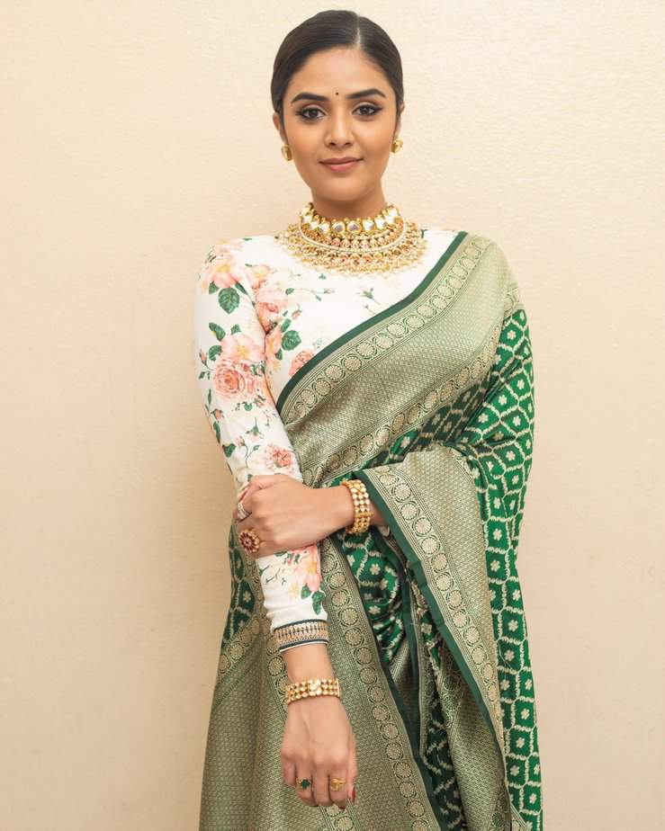 sreemukhi - updatenews360