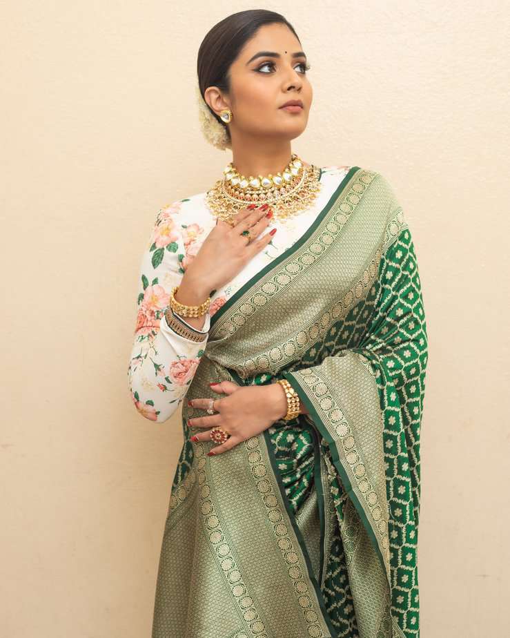 sreemukhi - updatenews360