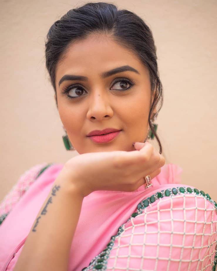 sreemukhi - updatenews360