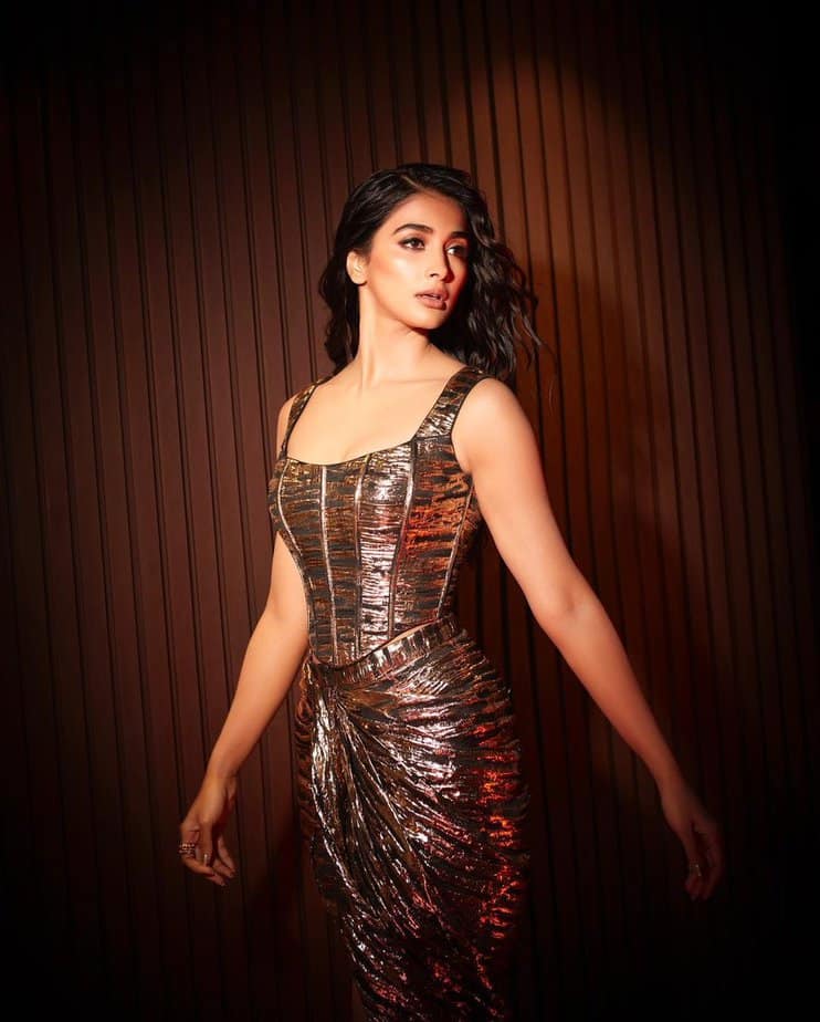 pooja hegde - updatenews360.png 2