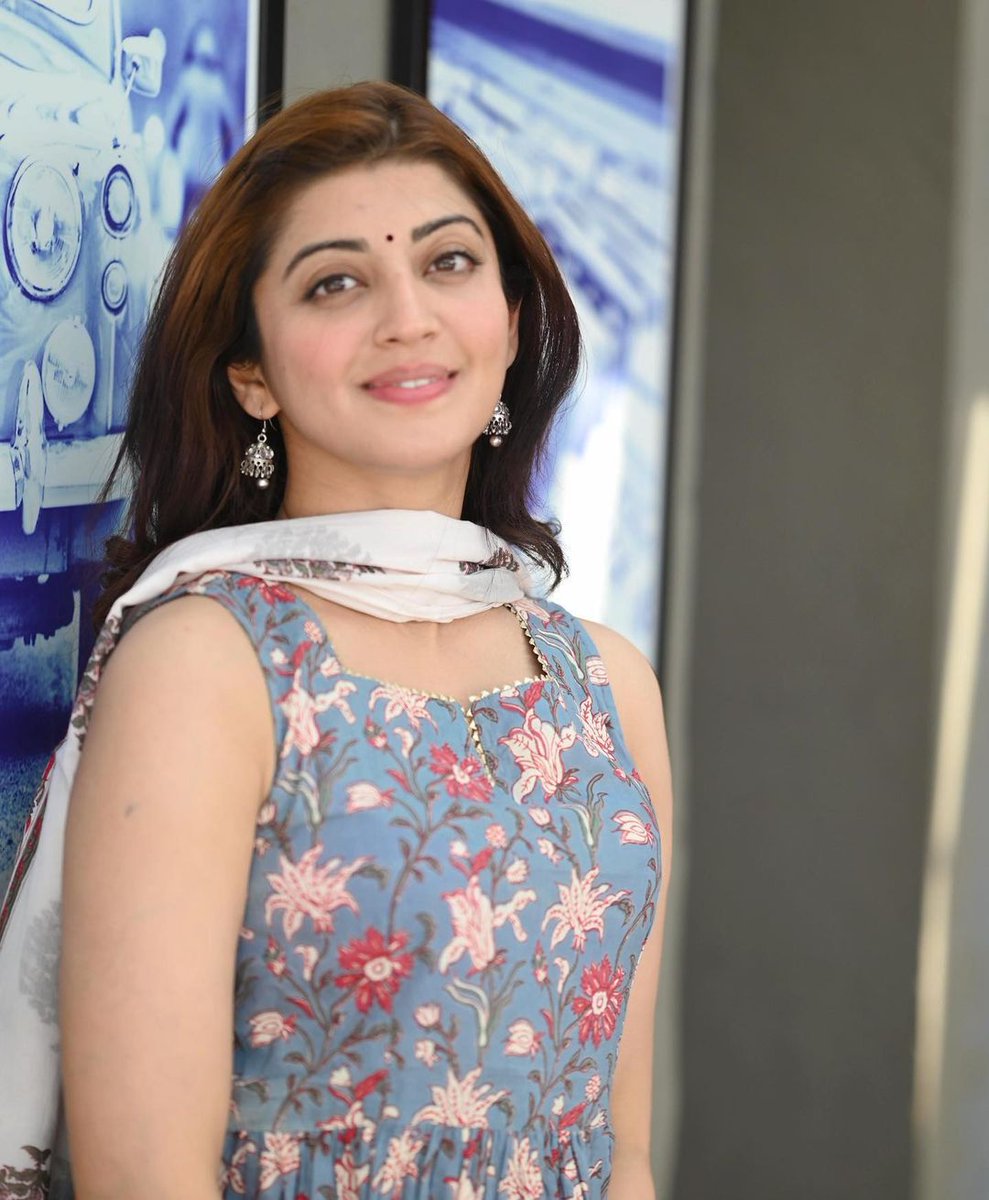 Pranitha Subhash-updatenews360