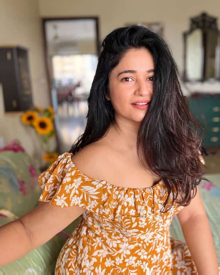 poonam bajwa - updatenews360.jpg w