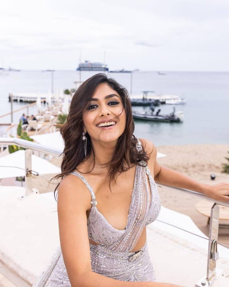 mrunal thakur - updatenews360